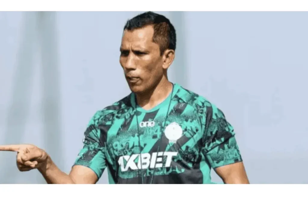 Kwanini Fadlu Davids kaondoka Simba SC?