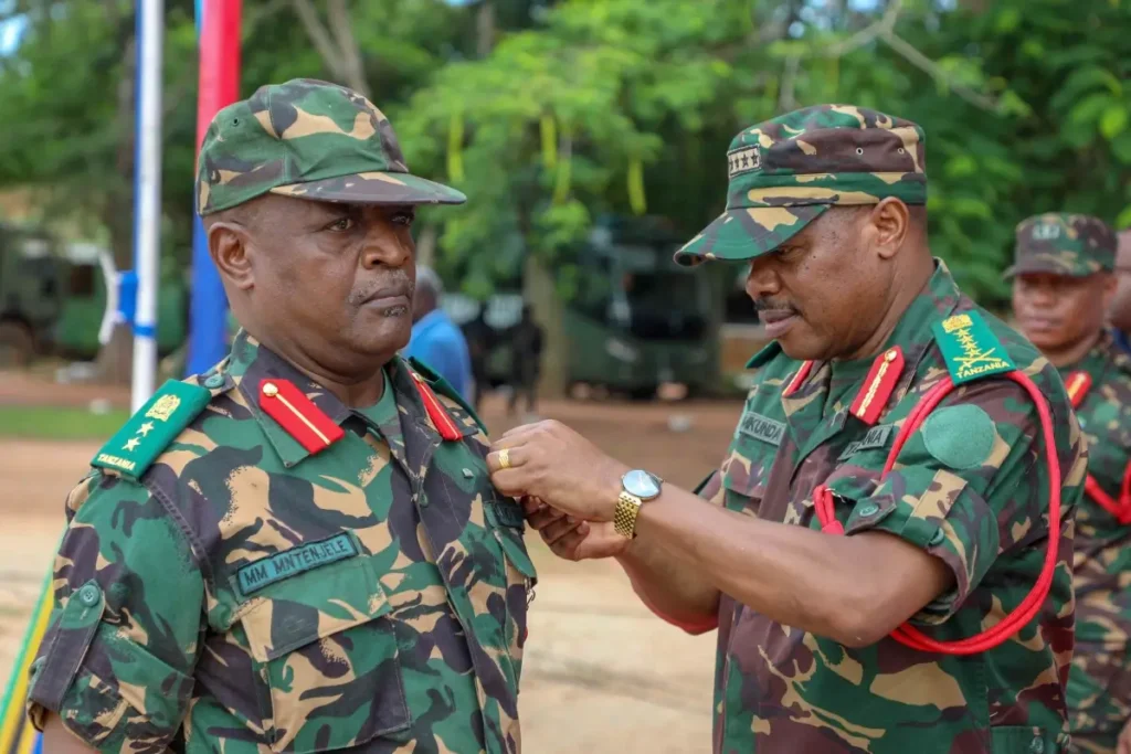 Mwongozo wa Kujiunga na Jeshi la Wananchi wa Tanzania (JWTZ) 1 Vyeo vya Jeshi la Wananchi wa Tanzania (JWTZ)